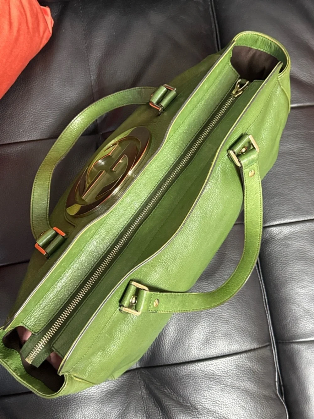 Gucci Kelly Green Leather Shoulder Bag with Gold Logo - Picture 3 of 16